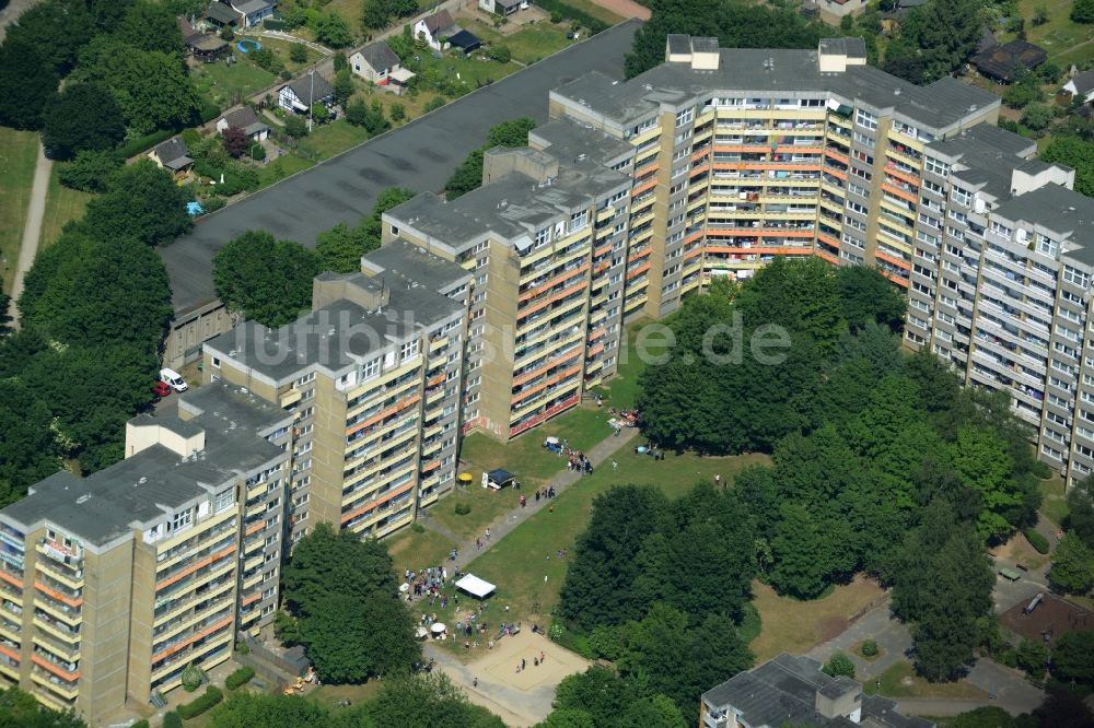 Hannover, Mühlenberg aus der Vogelperspektive: Plattenbau- Hochhaus- Wohnsiedlung in Hannover, Mühlenberg im Bundesland Niedersachsen