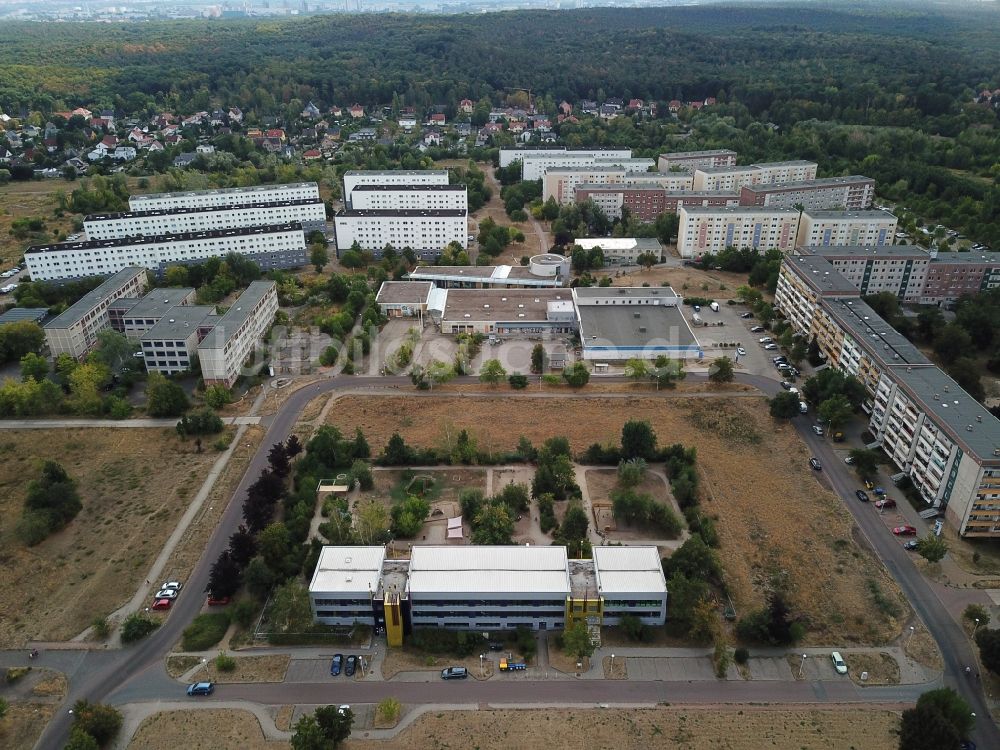 Luftbild Halle (Saale) - Plattenbau- Hochhaus- Wohnsiedlung Heide Nord in Halle (Saale) im Bundesland Sachsen-Anhalt, Deutschland