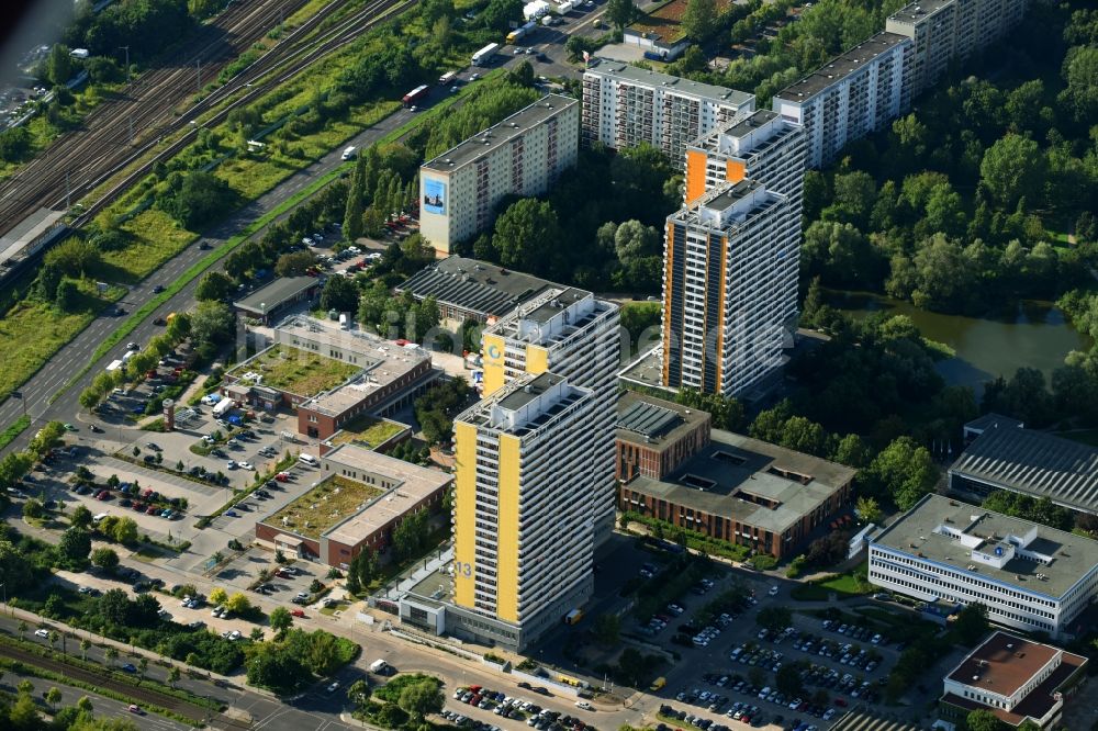 Luftbild Berlin  Plattenbau Hochhaus Wohnsiedlung am HeleneWeigel