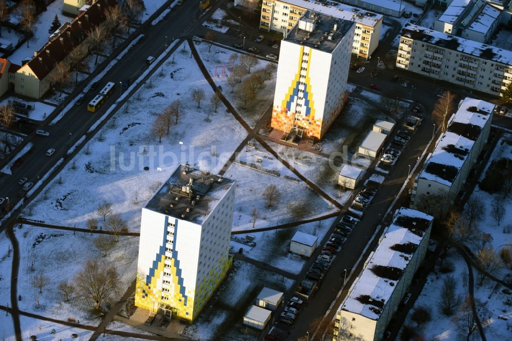 Luftbild Hennigsdorf - Plattenbau- Hochhaus- Wohnsiedlung in Hennigsdorf im Bundesland Brandenburg