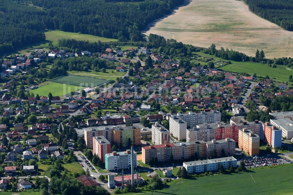 Horni Briza aus der Vogelperspektive: Plattenbau- Hochhaus- Wohnsiedlung in Horni Briza in Plzensky kraj - Pilsner Region - Böhmen, Tschechien