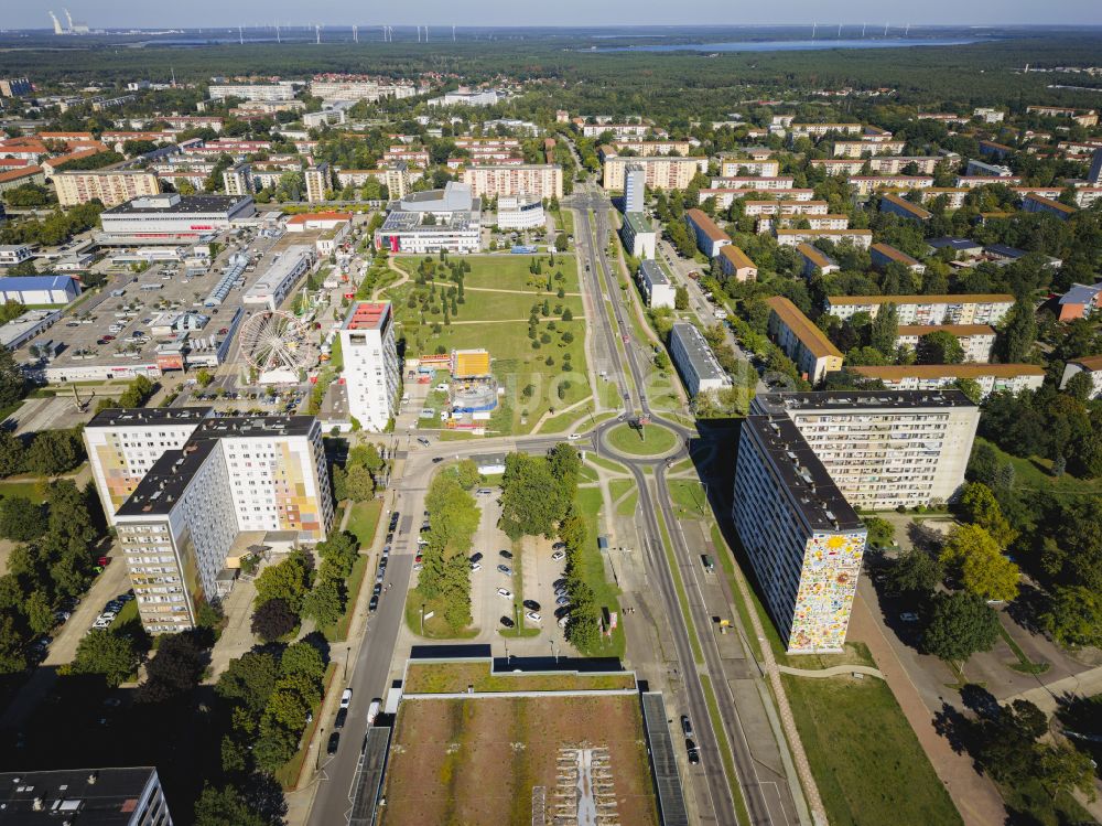 Hoyerswerda von oben - Plattenbau- Hochhaus- Wohnsiedlung in Hoyerswerda im Bundesland Sachsen, Deutschland