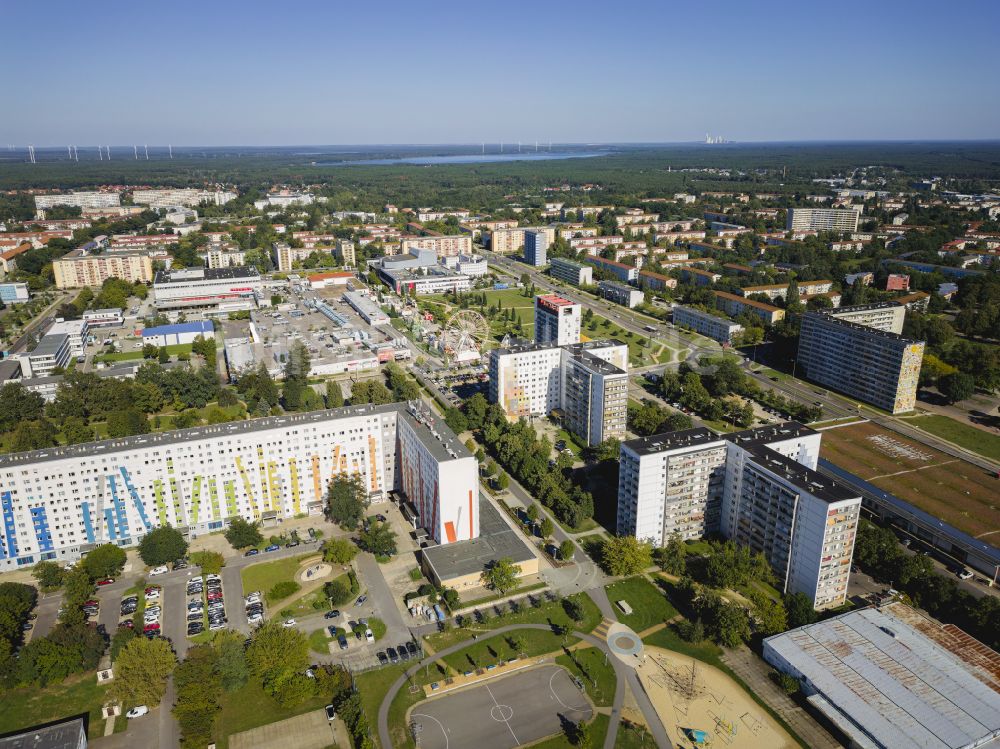 Luftbild Hoyerswerda - Plattenbau- Hochhaus- Wohnsiedlung in Hoyerswerda im Bundesland Sachsen, Deutschland