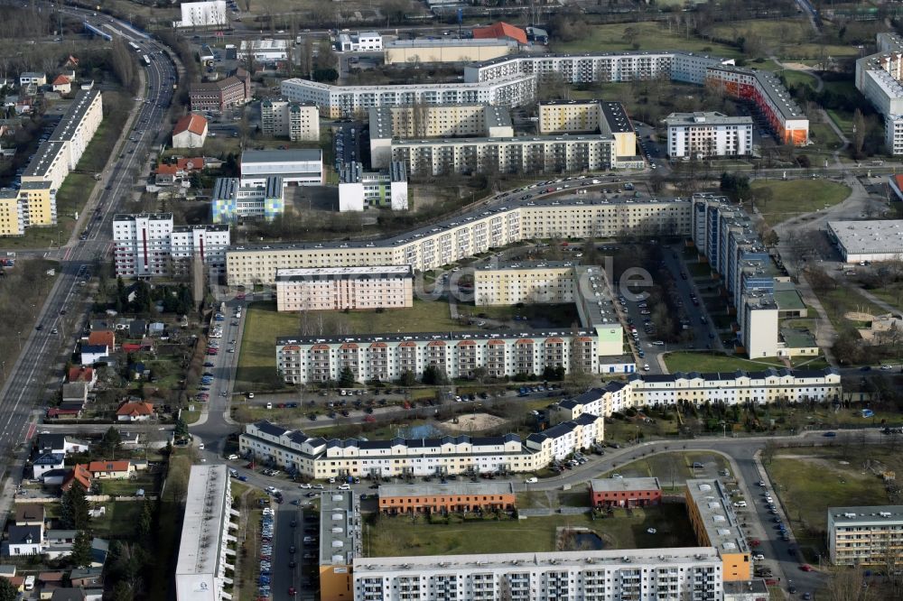 Magdeburg von oben - Plattenbau- Hochhaus- Wohnsiedlung Kritzmannstraße - Olvenstedter Graseweg im Ortsteil Neustädter Feld in Magdeburg im Bundesland Sachsen-Anhalt