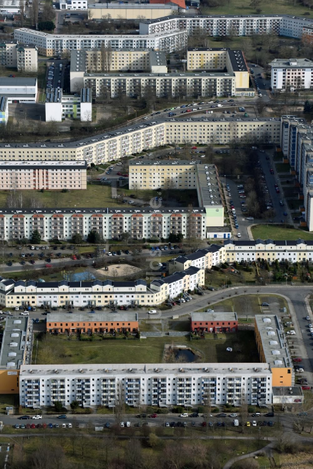 Magdeburg aus der Vogelperspektive: Plattenbau- Hochhaus- Wohnsiedlung Kritzmannstraße - Olvenstedter Graseweg im Ortsteil Neustädter Feld in Magdeburg im Bundesland Sachsen-Anhalt