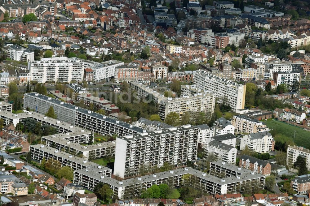 Luftaufnahme Lille - Plattenbau- Hochhaus- Wohnsiedlung in Lille in Nord-Pas-de-Calais Picardie, Frankreich