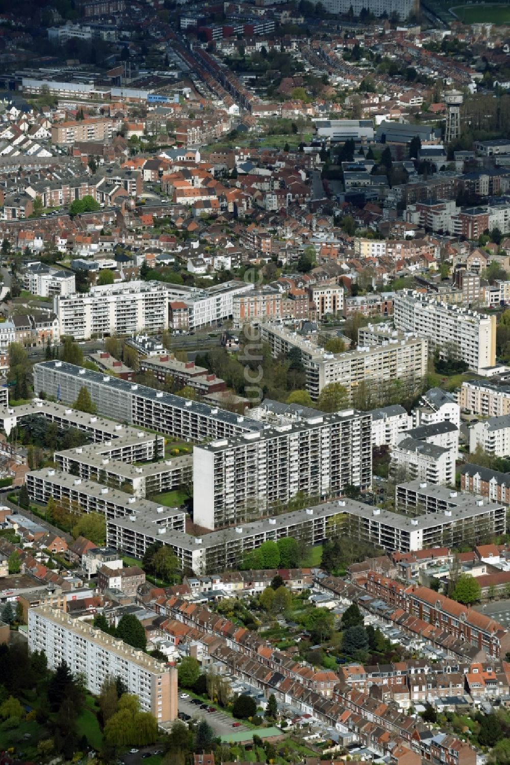 Luftbild Lille - Plattenbau- Hochhaus- Wohnsiedlung in Lille in Nord-Pas-de-Calais Picardie, Frankreich