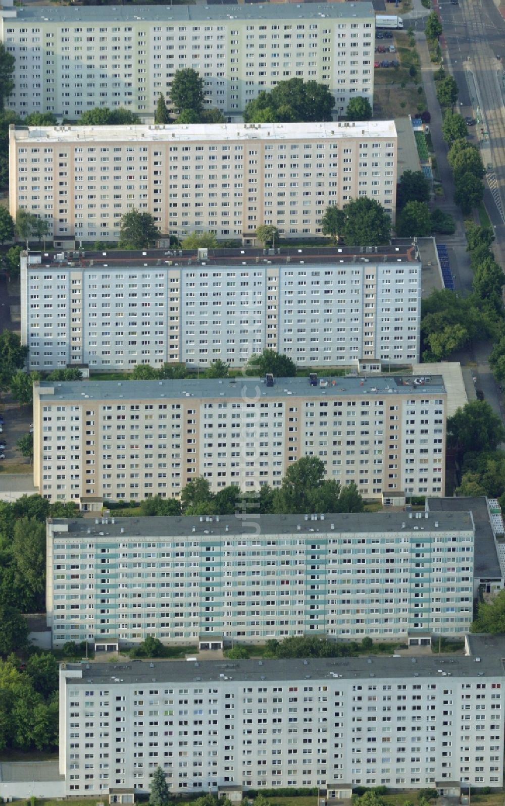 Luftbild Magdeburg - Plattenbau- Hochhaus- Wohnsiedlung in Magdeburg im Bundesland Sachsen-Anhalt