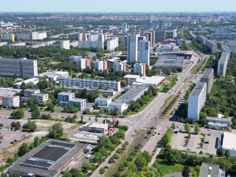 Luftbild Halle (Saale) - Plattenbau- Hochhaus- Wohnsiedlung An der Magistrale in Halle (Saale) im Bundesland Sachsen-Anhalt, Deutschland