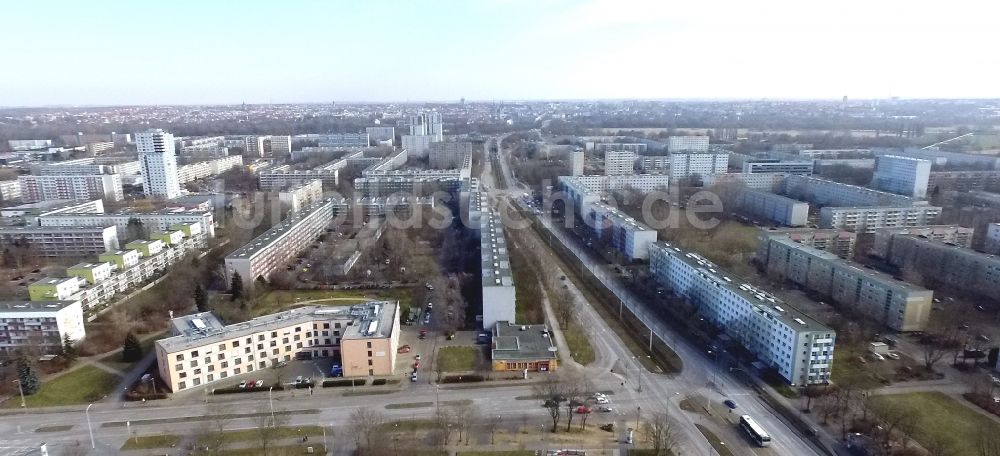 Halle (Saale) von oben - Plattenbau- Hochhaus- Wohnsiedlung An der Magistrale im Ortsteil Neustadt in Halle (Saale) im Bundesland Sachsen-Anhalt, Deutschland