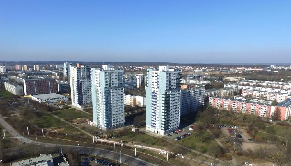 Luftbild Halle (Saale) - Plattenbau- Hochhaus- Wohnsiedlung An der Magistrale im Ortsteil Neustadt in Halle (Saale) im Bundesland Sachsen-Anhalt, Deutschland