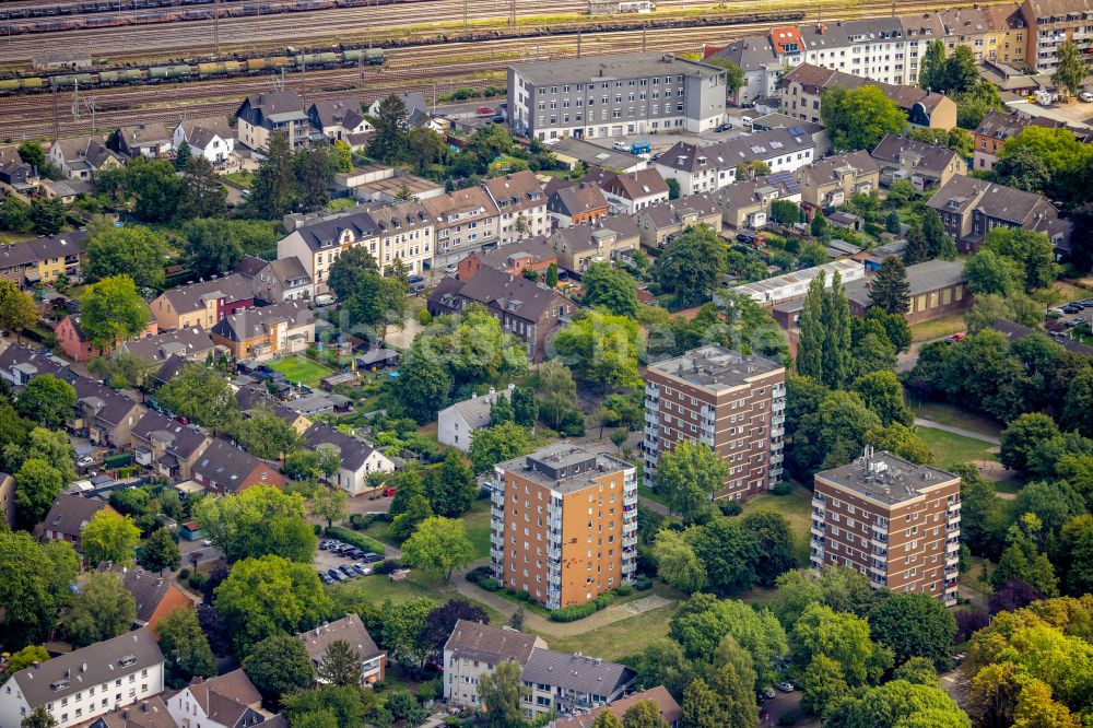 Luftaufnahme Mülheim an der Ruhr - Plattenbau- Hochhaus- Wohnsiedlung in Mülheim an der Ruhr im Bundesland Nordrhein-Westfalen, Deutschland