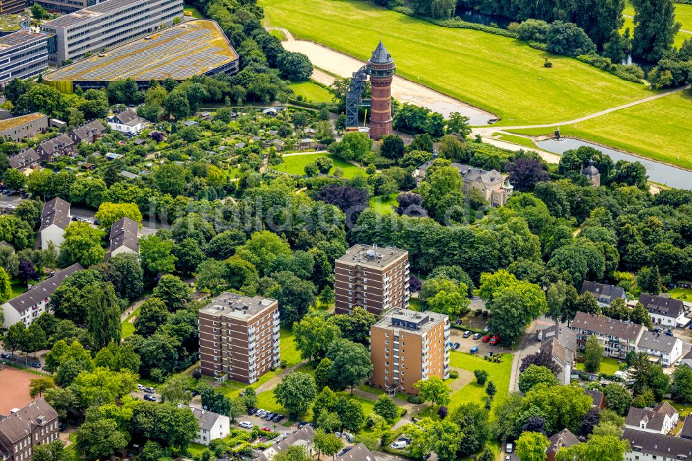 Luftbild Mülheim an der Ruhr - Plattenbau- Hochhaus- Wohnsiedlung in Mülheim an der Ruhr im Bundesland Nordrhein-Westfalen, Deutschland