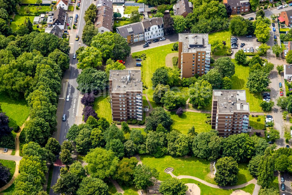 Luftbild Mülheim an der Ruhr - Plattenbau- Hochhaus- Wohnsiedlung in Mülheim an der Ruhr im Bundesland Nordrhein-Westfalen, Deutschland