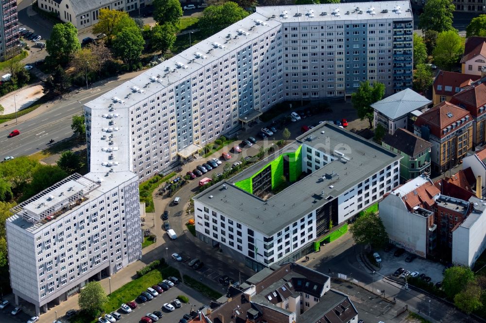 Erfurt von oben - Plattenbau- Hochhaus- Wohnsiedlung an der Neuwerkstraße in Erfurt im Bundesland Thüringen, Deutschland