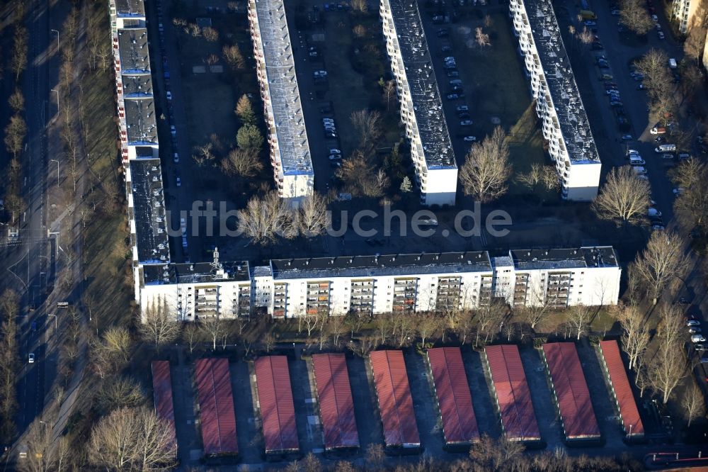 Luftaufnahme Potsdam - Plattenbau- Hochhaus- Wohnsiedlung Nuthestraße - Otto-Hahn-Ring - Nils-Bohr-Ring im Ortsteil Potsdam Südost in Potsdam im Bundesland Brandenburg