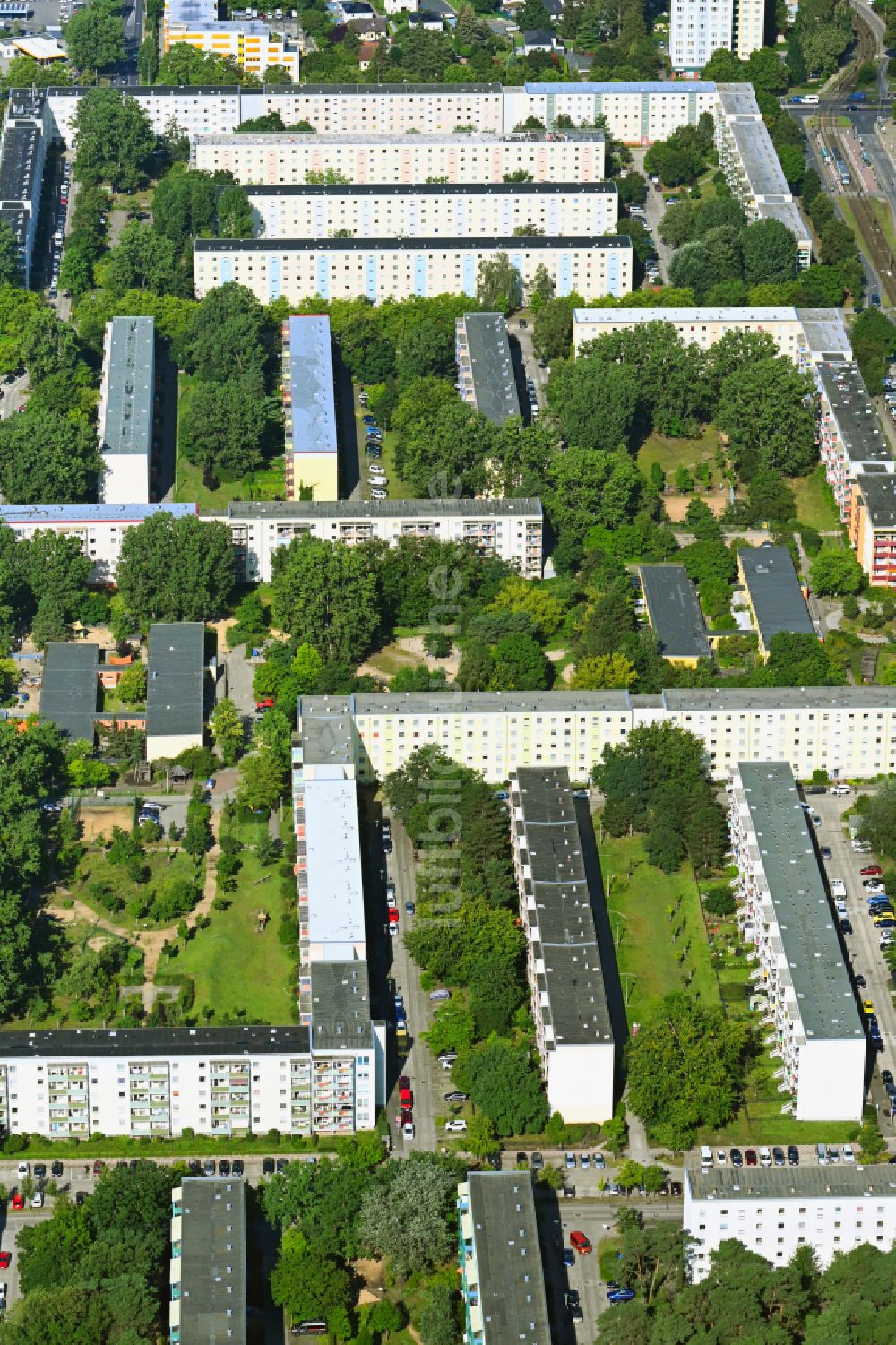 Luftaufnahme Potsdam - Plattenbau- Hochhaus- Wohnsiedlung Nuthestraße - Otto-Hahn-Ring - Nils-Bohr-Ring im Ortsteil Potsdam Südost in Potsdam im Bundesland Brandenburg