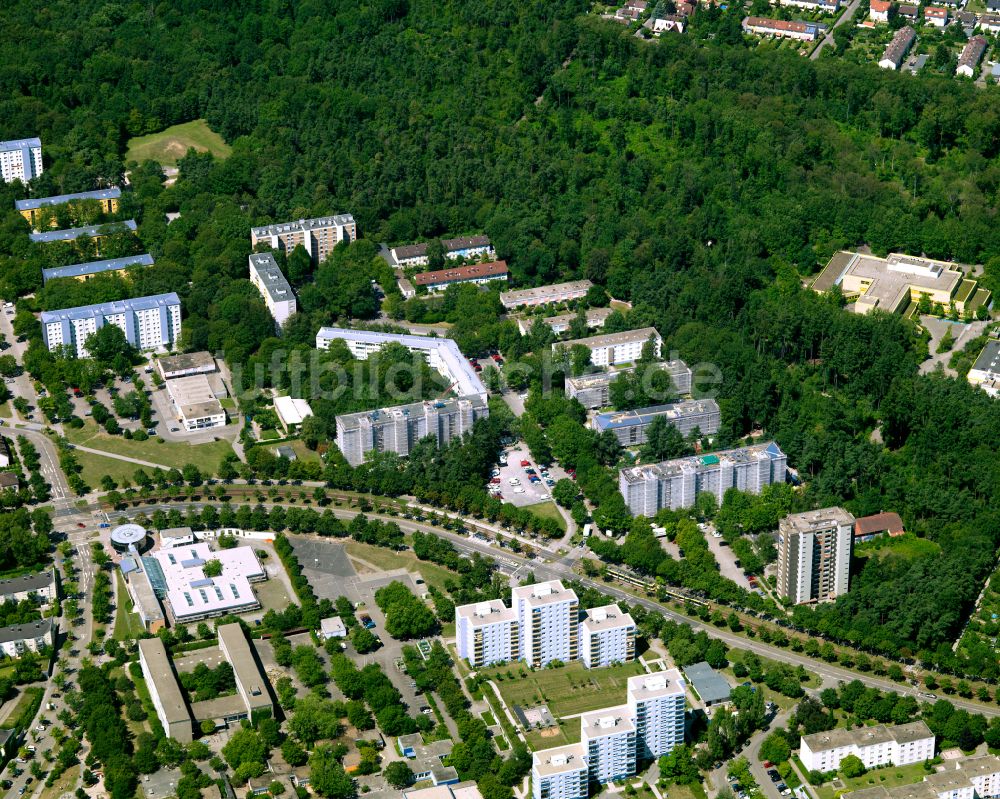 Oberreut aus der Vogelperspektive: Plattenbau- Hochhaus- Wohnsiedlung in Oberreut im Bundesland Baden-Württemberg, Deutschland