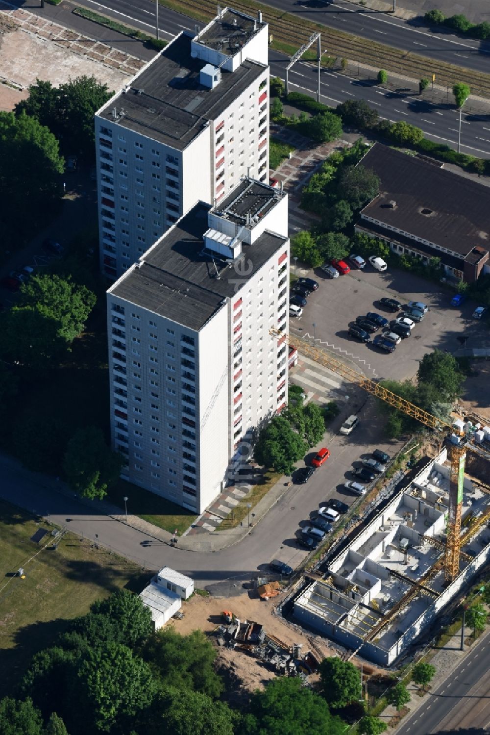 Luftaufnahme Dresden - Plattenbau- Hochhaus- Wohnsiedlung im Ortsteil Altstadt in Dresden im Bundesland Sachsen, Deutschland