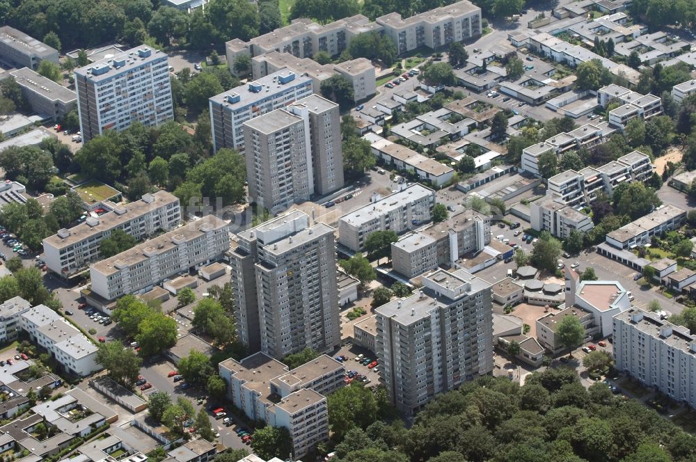 Köln aus der Vogelperspektive: Plattenbau- Hochhaus- Wohnsiedlung im Ortsteil Bocklemünd in Köln im Bundesland Nordrhein-Westfalen, Deutschland