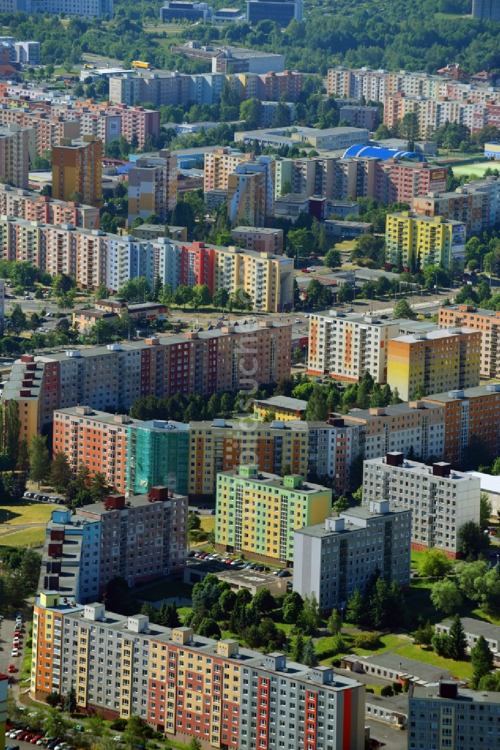 Luftbild Pilsen - Plattenbau- Hochhaus- Wohnsiedlung im Ortsteil Bolvec in Pilsen in Böhmen, Tschechien