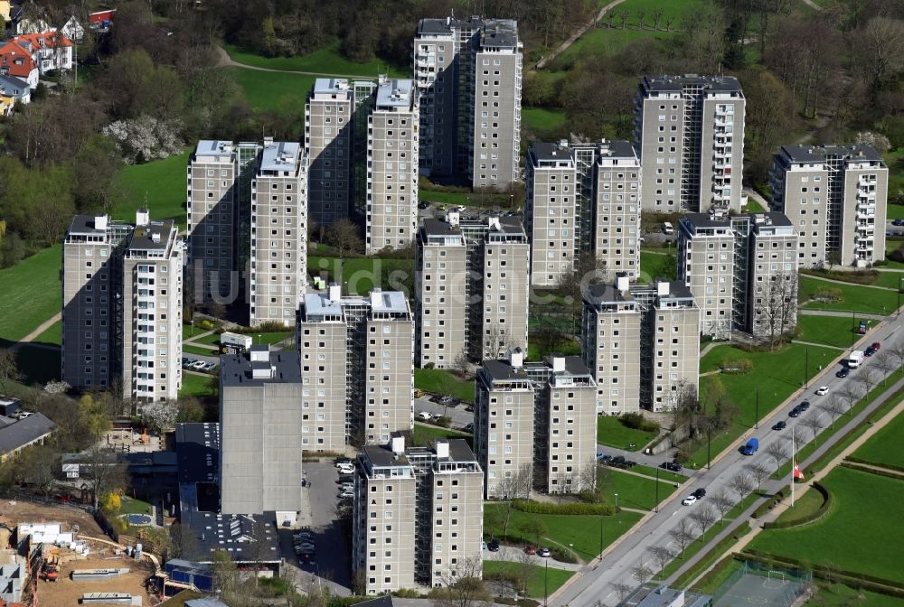 Luftbild Kopenhagen - Plattenbau- Hochhaus- Wohnsiedlung im Ortsteil Bronshoj in Kopenhagen in Region Hovedstaden, Dänemark