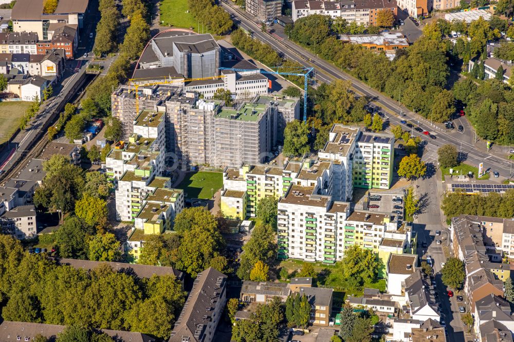 Duisburg von oben - Plattenbau- Hochhaus- Wohnsiedlung im Ortsteil Dellviertel in Duisburg im Bundesland Nordrhein-Westfalen, Deutschland