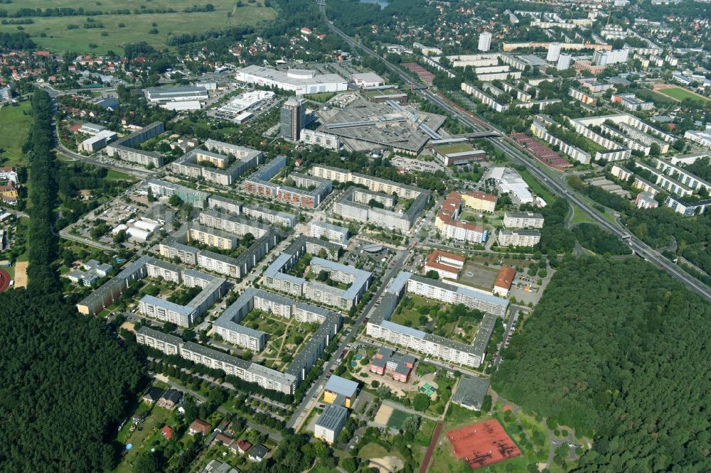 Luftaufnahme Potsdam - Plattenbau- Hochhaus- Wohnsiedlung im Ortsteil Drewitz in Potsdam im Bundesland Brandenburg, Deutschland