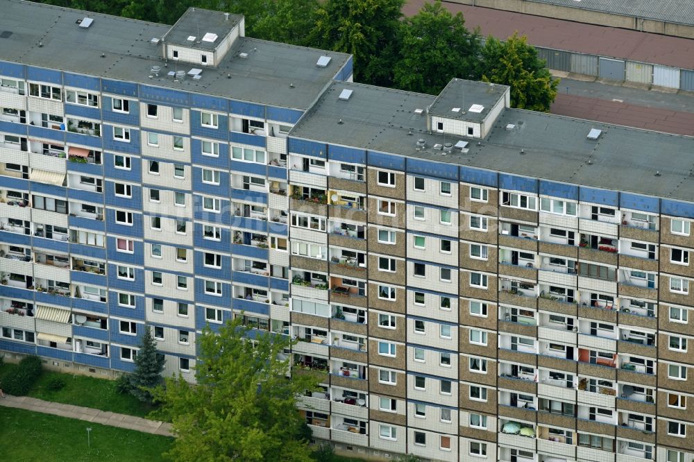 Magdeburg aus der Vogelperspektive: Plattenbau- Hochhaus- Wohnsiedlung im Ortsteil Kannenstieg in Magdeburg im Bundesland Sachsen-Anhalt, Deutschland