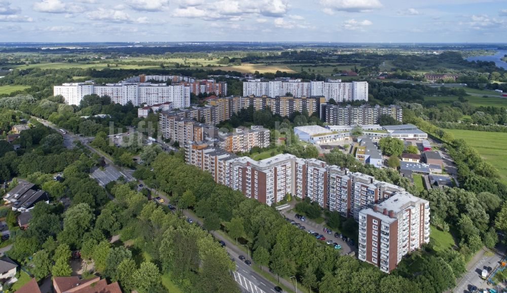 Hamburg von oben - Plattenbau- Hochhaus- Wohnsiedlung im Ortsteil Kirchdorf-Süd in Hamburg, Deutschland