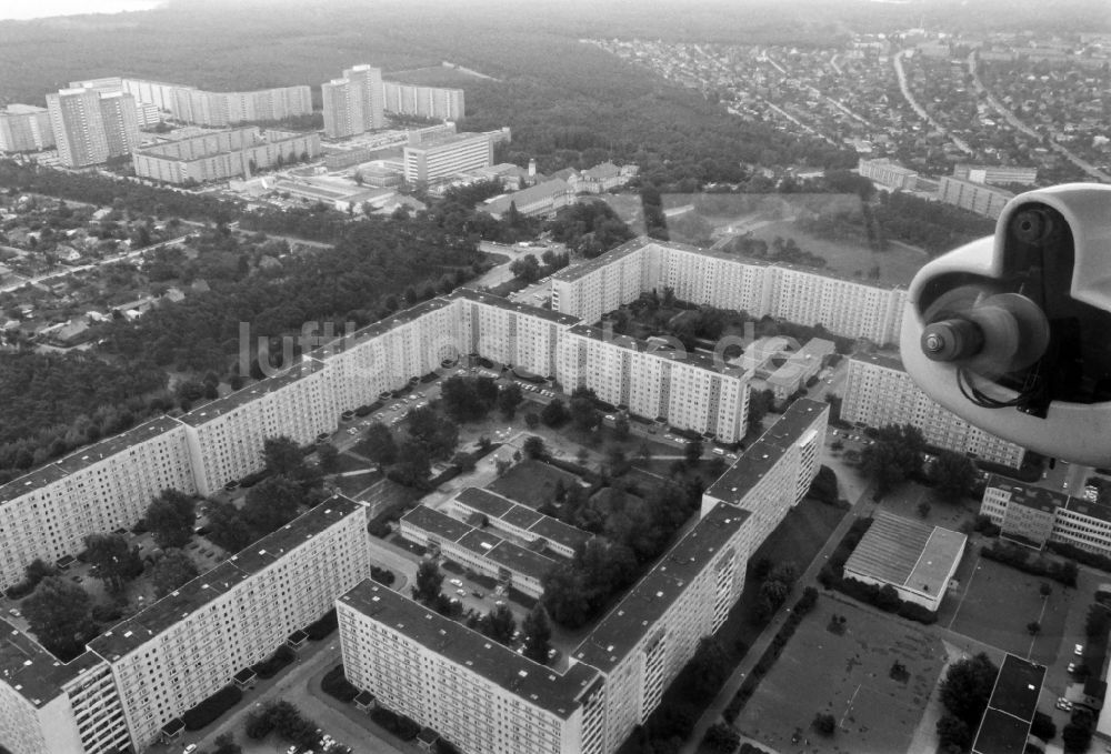 Luftbild Berlin - Plattenbau- Hochhaus- Wohnsiedlung im Ortsteil Köpenick in Berlin, Deutschland