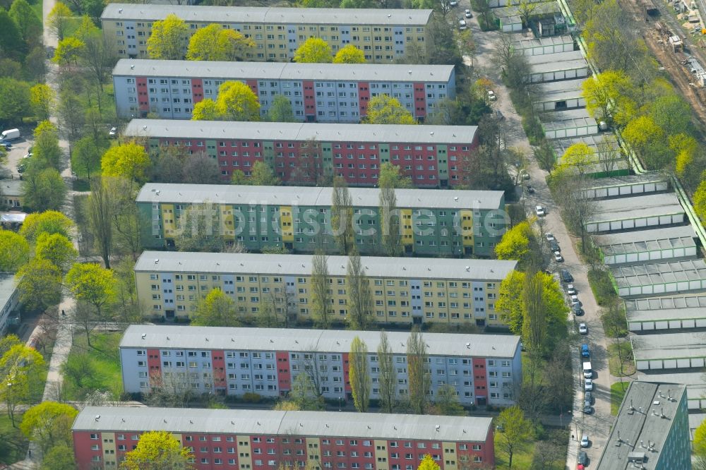 Berlin von oben - Plattenbau- Hochhaus- Wohnsiedlung im Ortsteil Lichtenberg in Berlin, Deutschland