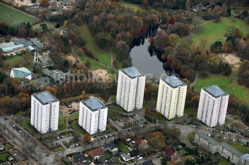 Hamburg aus der Vogelperspektive: Plattenbau- Hochhaus- Wohnsiedlung im Ortsteil Lohbrügge in Hamburg