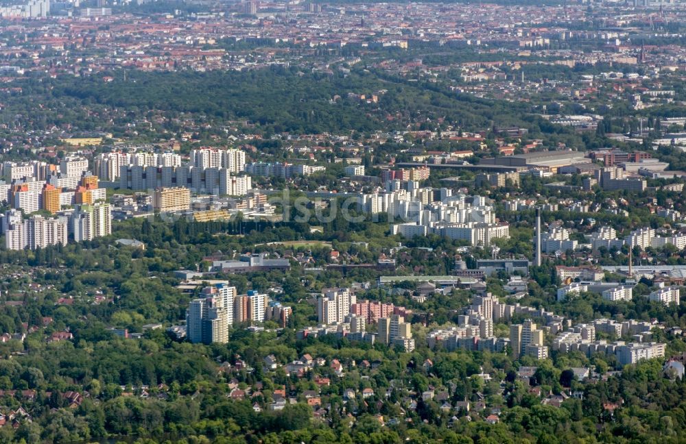 Luftbild Berlin - Plattenbau- Hochhaus- Wohnsiedlung im Ortsteil Märkisches Viertel in Berlin, Deutschland