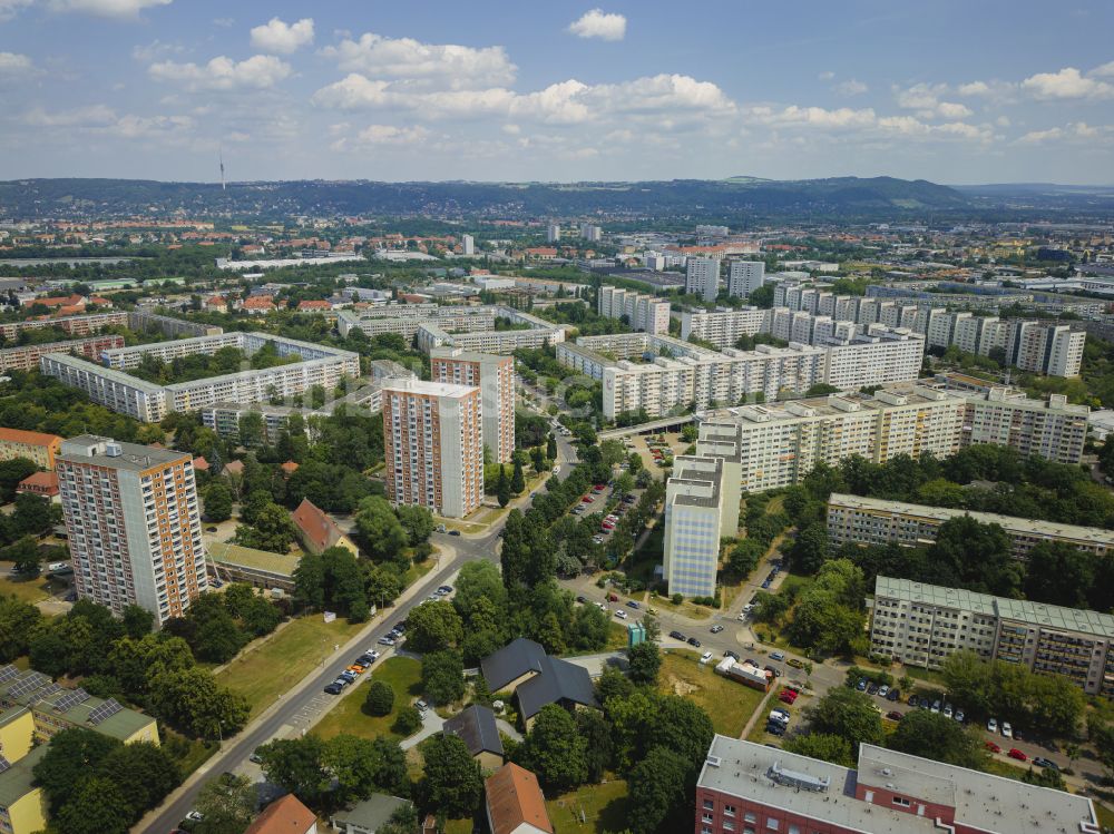 Luftbild Dresden - Plattenbau- Hochhaus- Wohnsiedlung im Ortsteil Prohlis in Dresden im Bundesland Sachsen, Deutschland