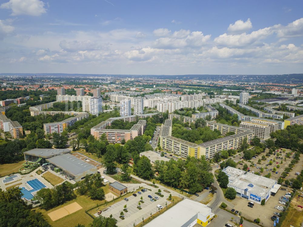 Dresden von oben - Plattenbau- Hochhaus- Wohnsiedlung im Ortsteil Prohlis in Dresden im Bundesland Sachsen, Deutschland