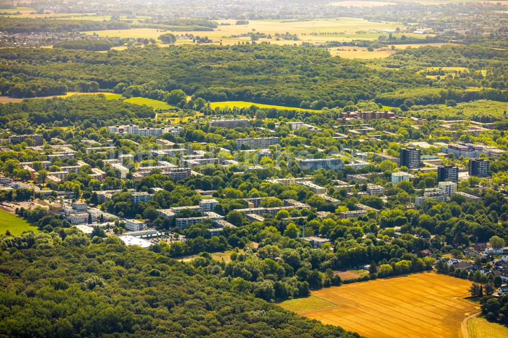 Dortmund aus der Vogelperspektive: Plattenbau- Hochhaus- Wohnsiedlung im Ortsteil Scharnhorst-Ost in Dortmund im Bundesland Nordrhein-Westfalen, Deutschland