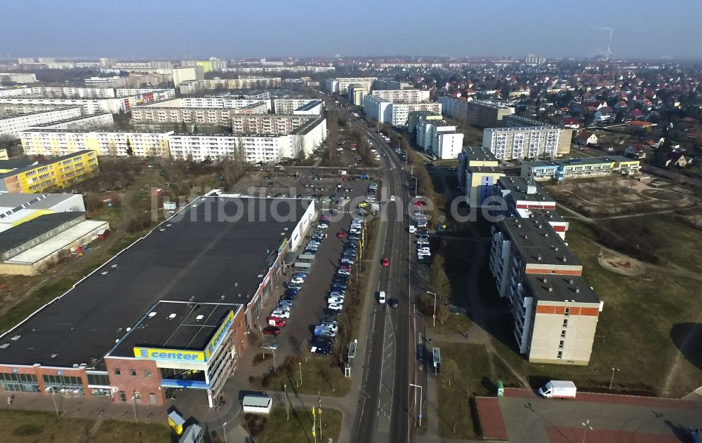 Luftaufnahme Halle (Saale) - Plattenbau- Hochhaus- Wohnsiedlung Ortsteil Silberhöhe in Halle (Saale) im Bundesland Sachsen-Anhalt, Deutschland