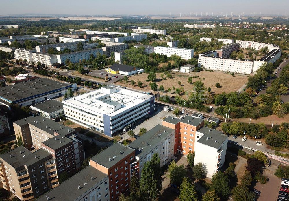 Luftbild Halle (Saale) - Plattenbau- Hochhaus- Wohnsiedlung Ortsteil Silberhöhe in Halle (Saale) im Bundesland Sachsen-Anhalt, Deutschland