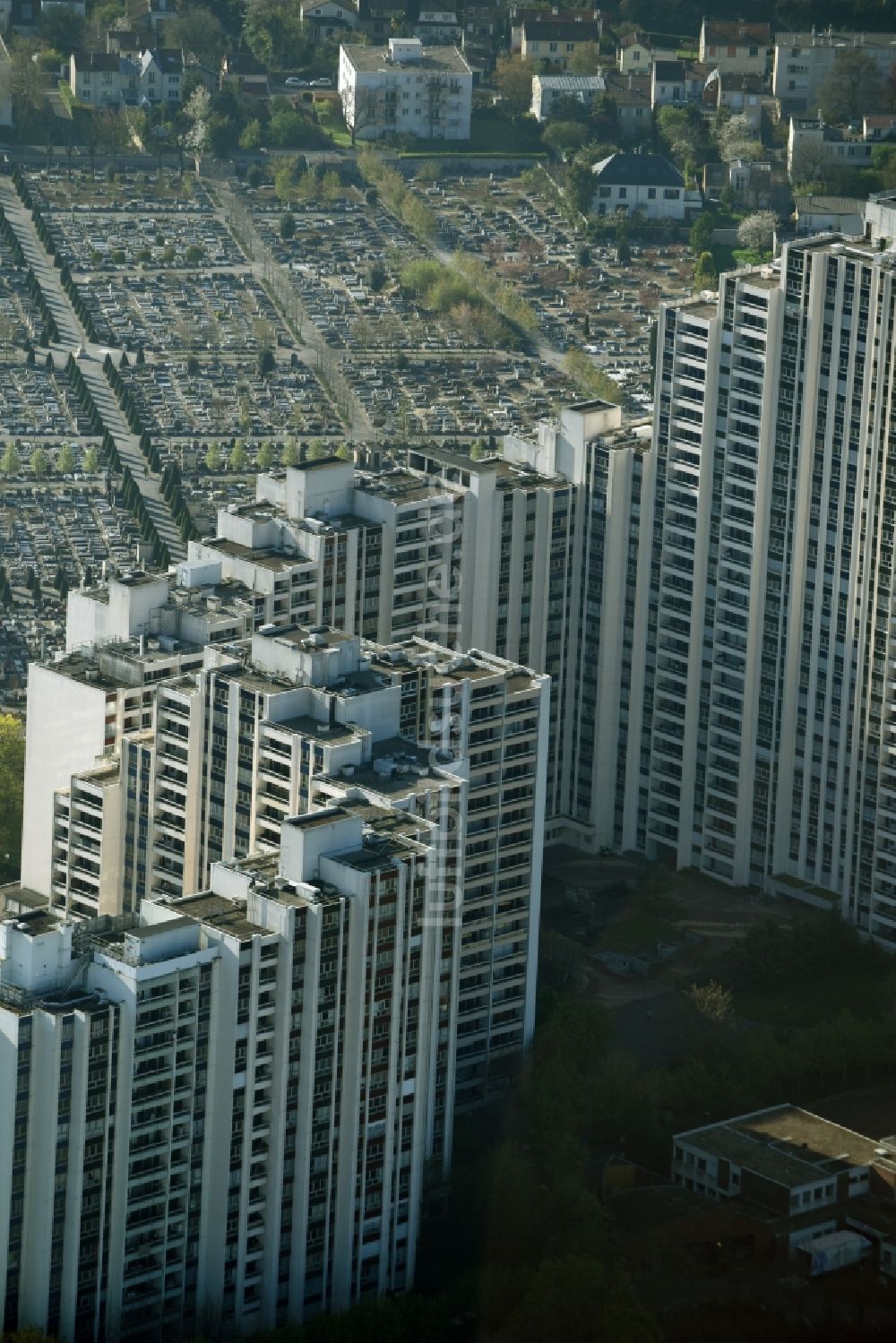 Luftaufnahme Paris Boulogne-Billancourt - Plattenbau- Hochhaus- Wohnsiedlung in Paris Boulogne-Billancourt in Ile-de-France, Frankreich