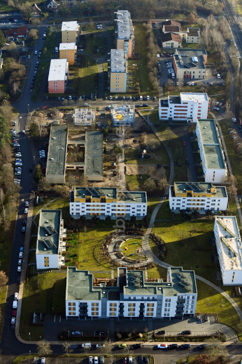 Luftaufnahme Schwerin - Plattenbau- Hochhaus- Wohnsiedlung Pilaer Straße in Schwerin im Bundesland Mecklenburg-Vorpommern, Deutschland