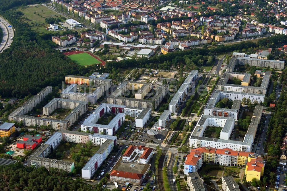 Potsdam aus der Vogelperspektive: Plattenbau- Hochhaus- Wohnsiedlung in Potsdam Ortsteil Drewitz im Bundesland Brandenburg