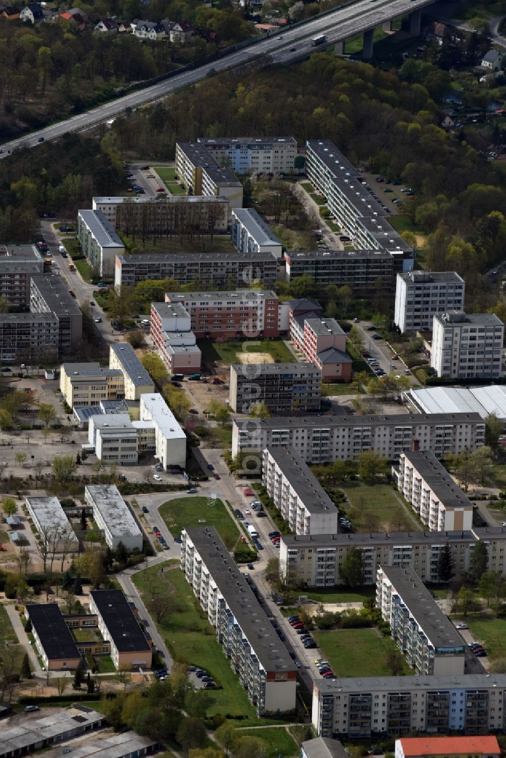 Rüdersdorf von oben - Plattenbau- Hochhaus- Wohnsiedlung in Rüdersdorf im Bundesland Brandenburg