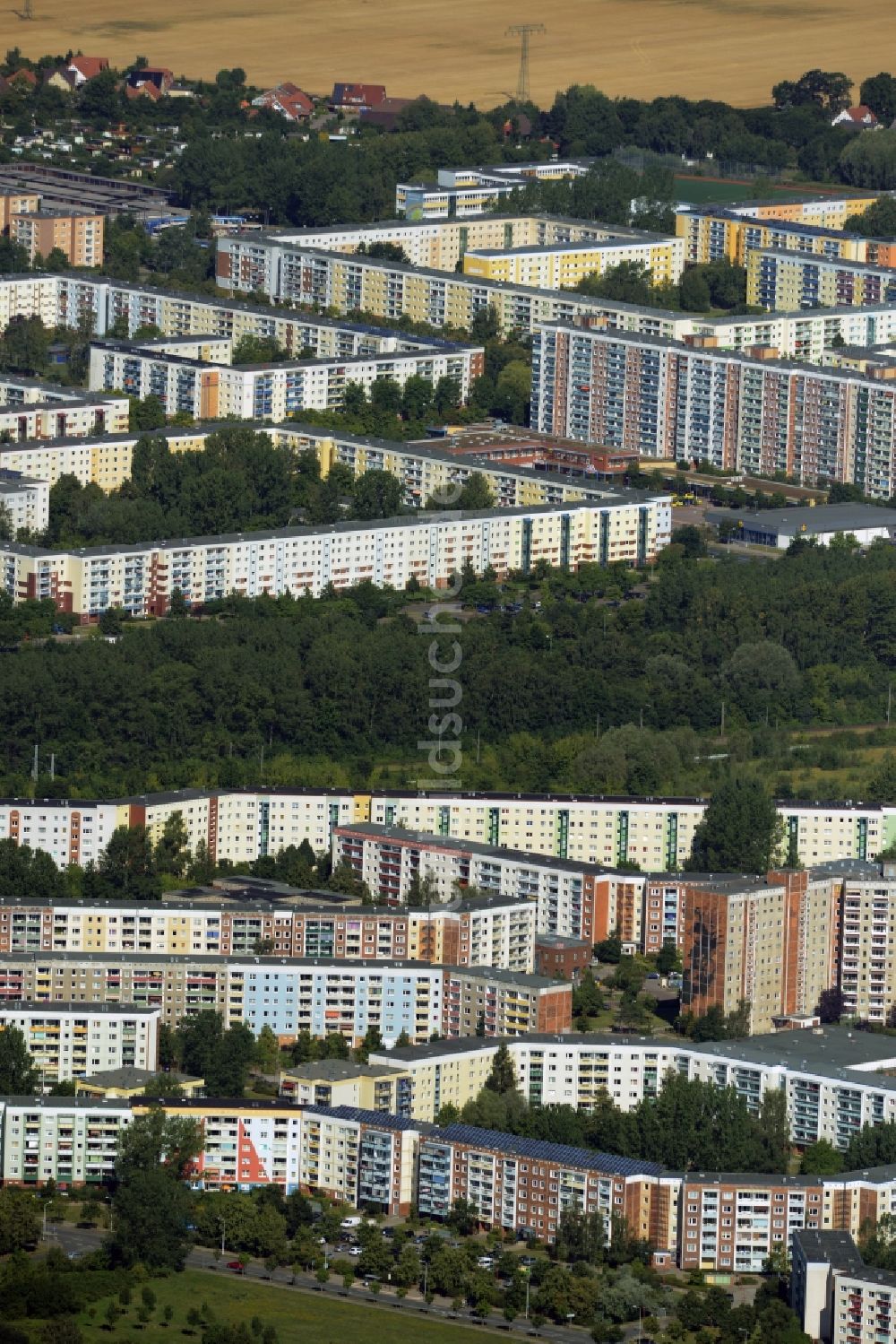 Rostock aus der Vogelperspektive: Plattenbau- Hochhaus- Wohnsiedlung in Rostock im Bundesland Mecklenburg-Vorpommern