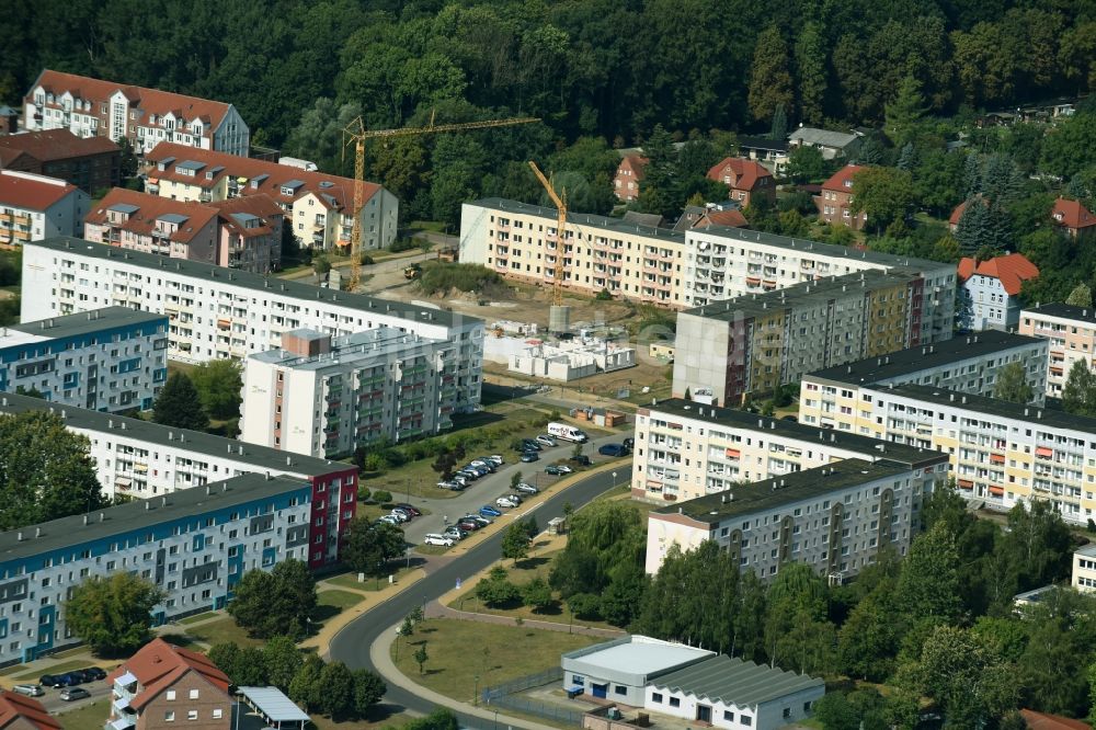 Luftaufnahme Ludwigslust - Plattenbau- Hochhaus- Wohnsiedlung Rudolf-Tarnow-Straße in Ludwigslust im Bundesland Mecklenburg-Vorpommern