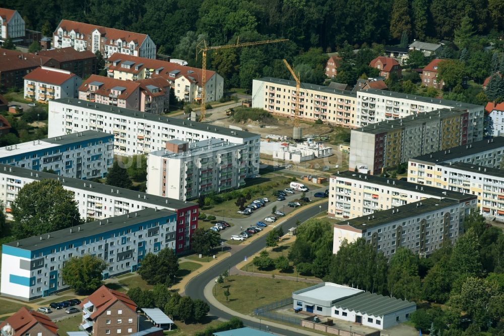 Ludwigslust von oben - Plattenbau- Hochhaus- Wohnsiedlung Rudolf-Tarnow-Straße in Ludwigslust im Bundesland Mecklenburg-Vorpommern