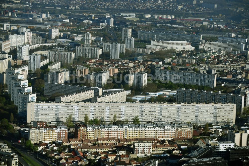 Luftbild Paris - Plattenbau- Hochhaus- Wohnsiedlung an der Rue du 8 Mai 1945 in Paris in Ile-de-France, Frankreich