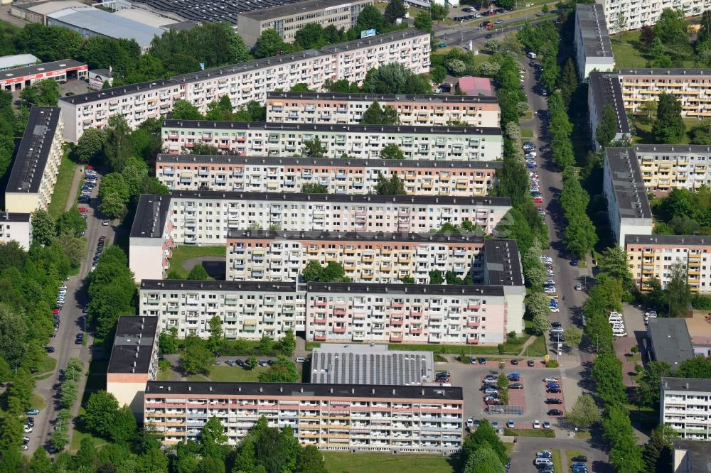 Luftbild Schwerin - Plattenbau- Hochhaus- Wohnsiedlung in Schwerin im Bundesland Mecklenburg-Vorpommern