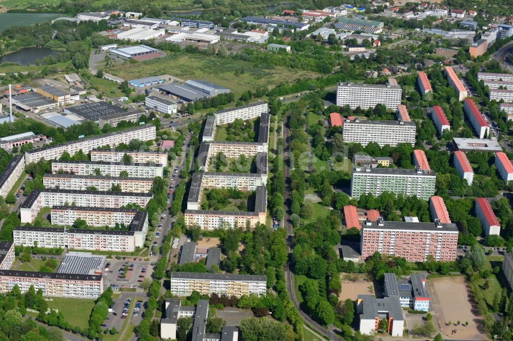 Schwerin aus der Vogelperspektive: Plattenbau- Hochhaus- Wohnsiedlung in Schwerin im Bundesland Mecklenburg-Vorpommern