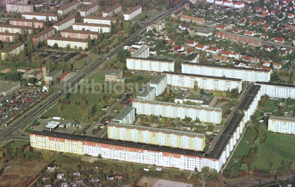 Luftaufnahme Senftenberg - Plattenbau- Hochhaus- Wohnsiedlung in Senftenberg im Bundesland Brandenburg, Deutschland